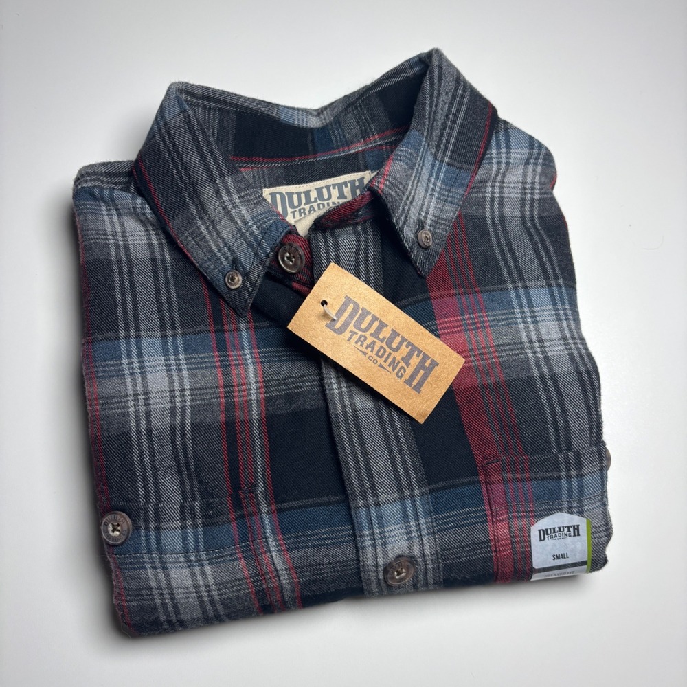 New Duluth Trading Plaid Flannel Free Swingin Relaxed Fit Mens Small button Down - Picture 2 of 7